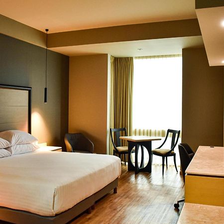 Ramada By Wyndham Mexico City Santa Fe Екстериор снимка