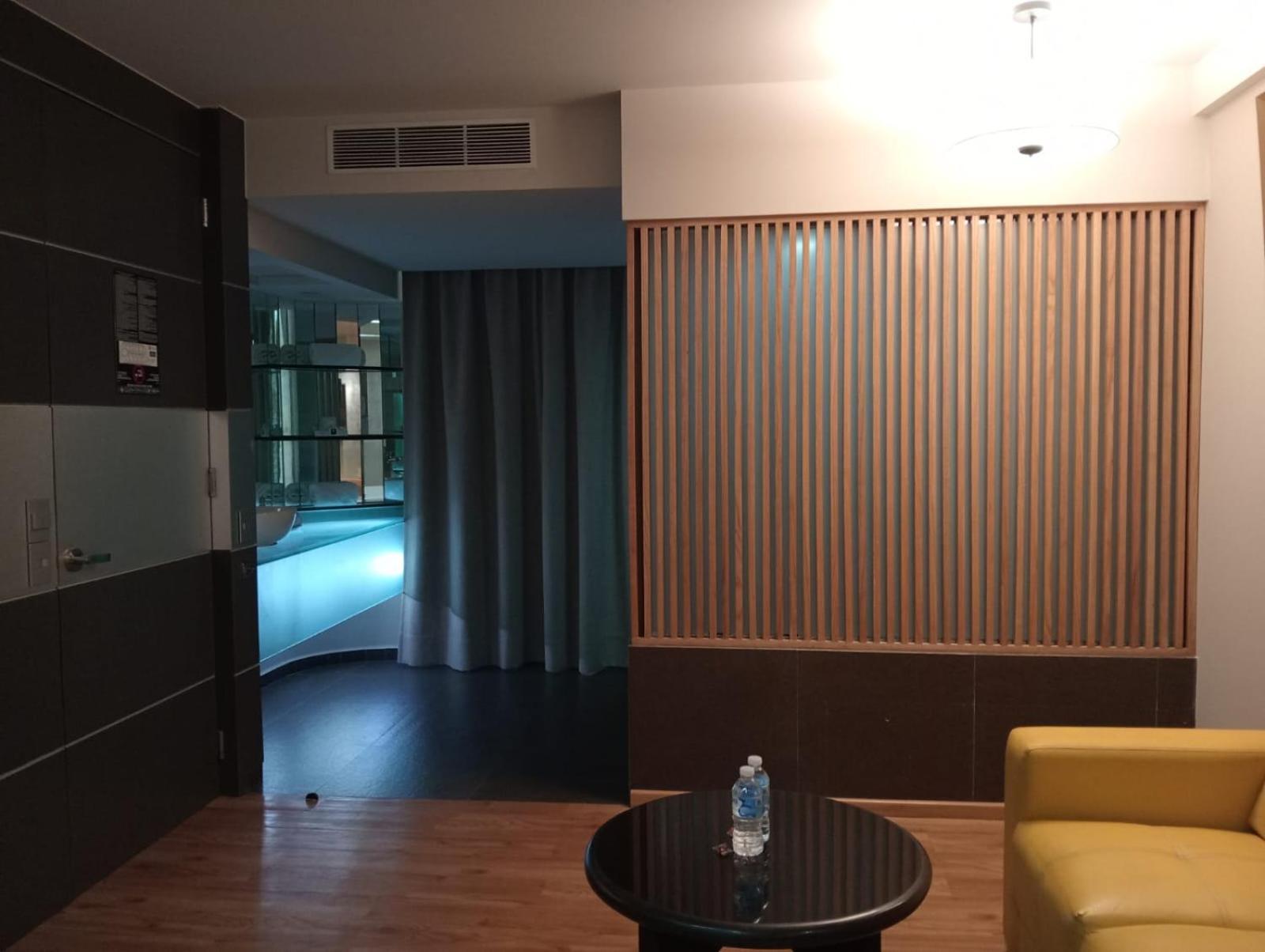 Ramada By Wyndham Mexico City Santa Fe Екстериор снимка