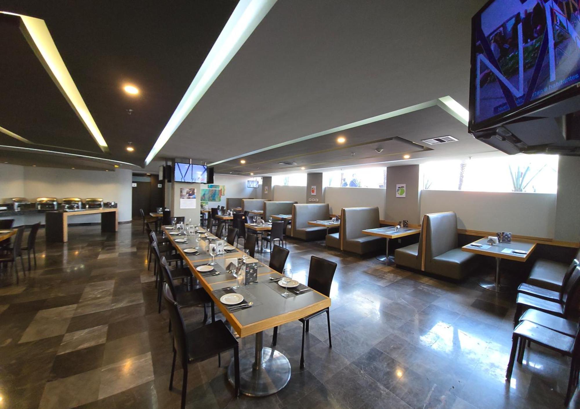 Ramada By Wyndham Mexico City Santa Fe Екстериор снимка