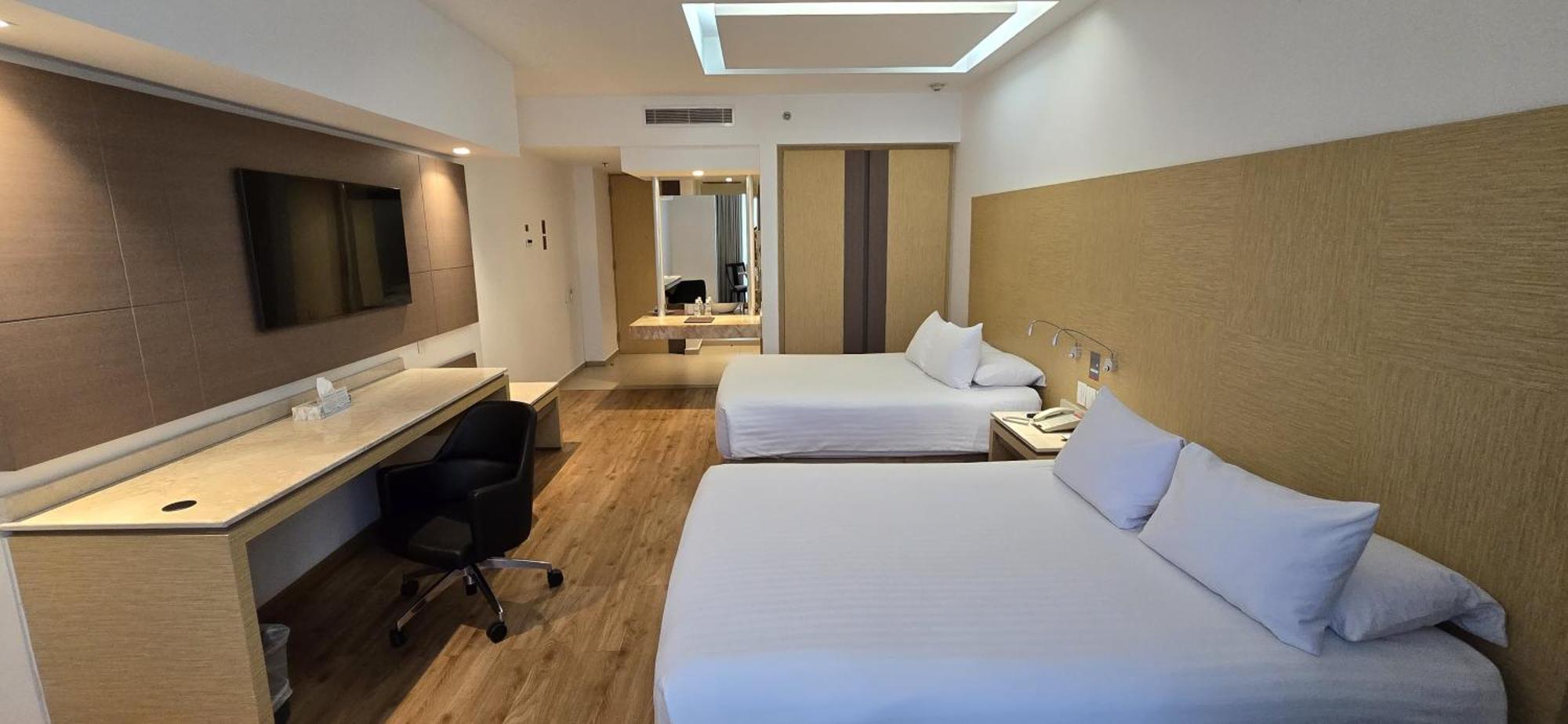 Ramada By Wyndham Mexico City Santa Fe Екстериор снимка