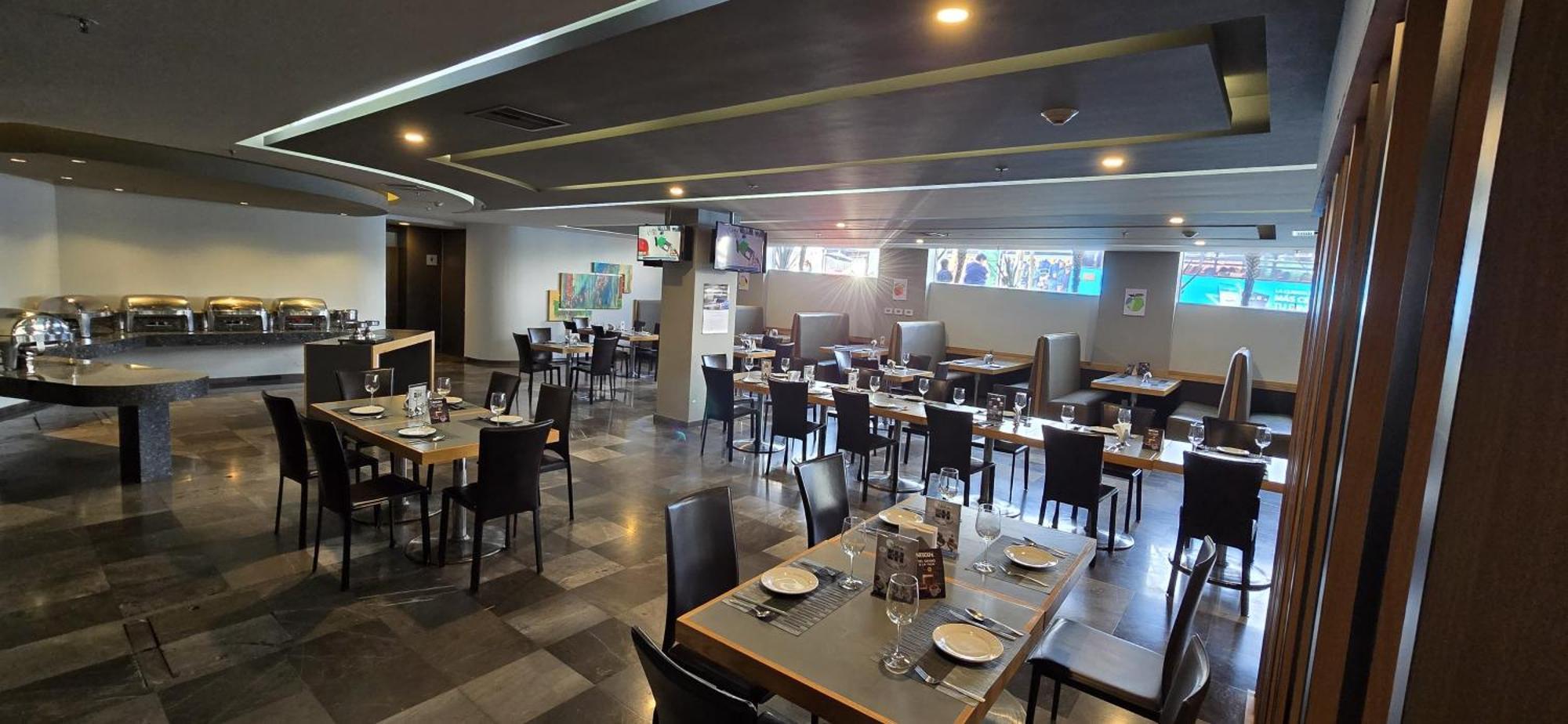 Ramada By Wyndham Mexico City Santa Fe Екстериор снимка