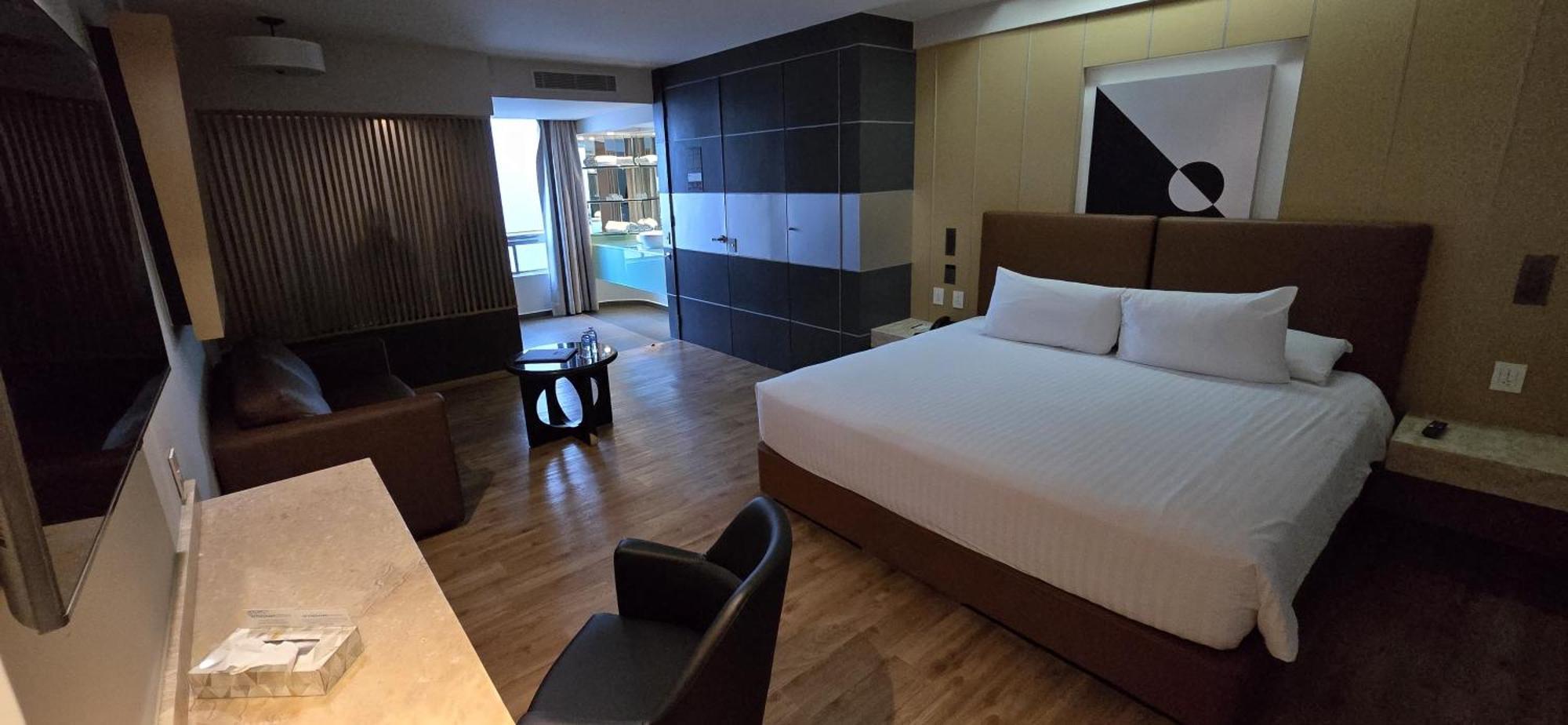 Ramada By Wyndham Mexico City Santa Fe Екстериор снимка