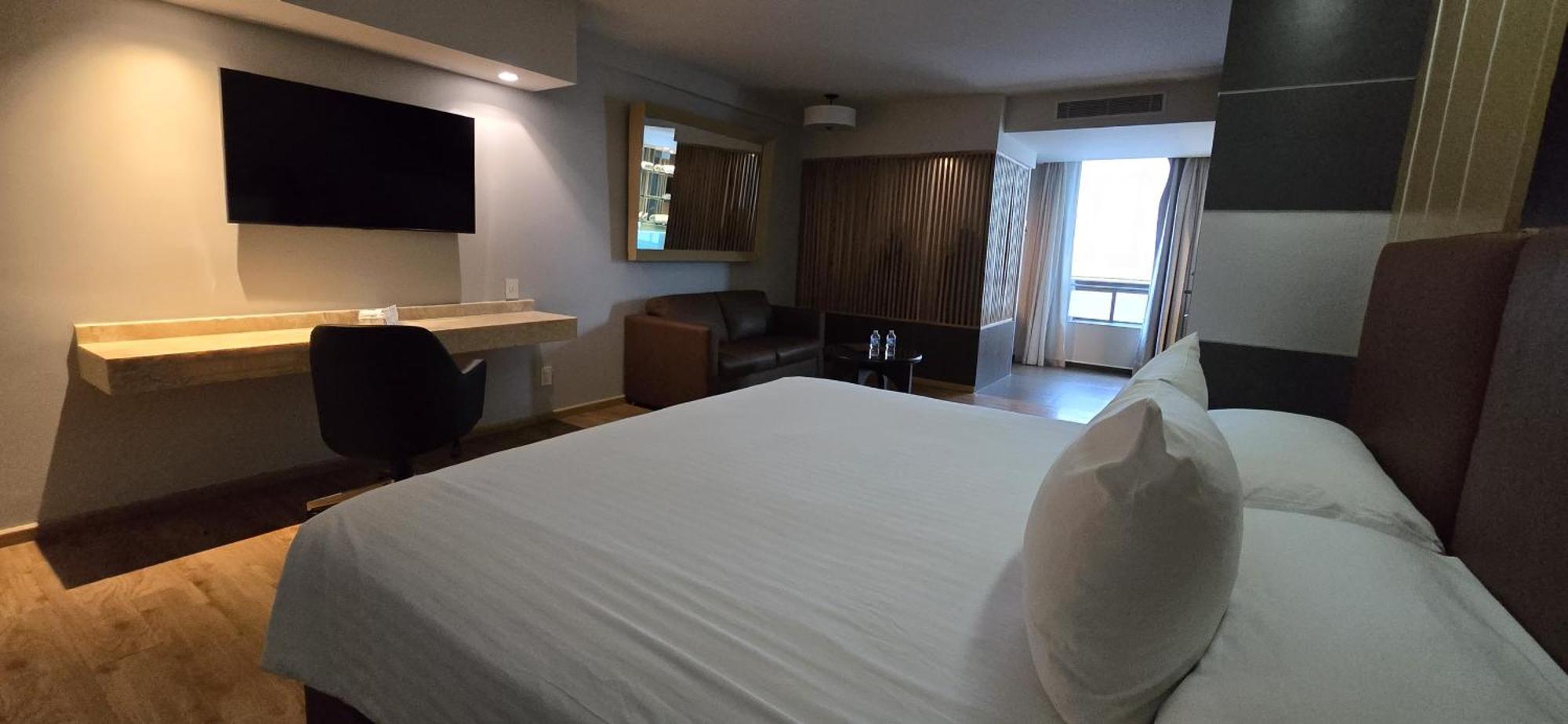 Ramada By Wyndham Mexico City Santa Fe Екстериор снимка