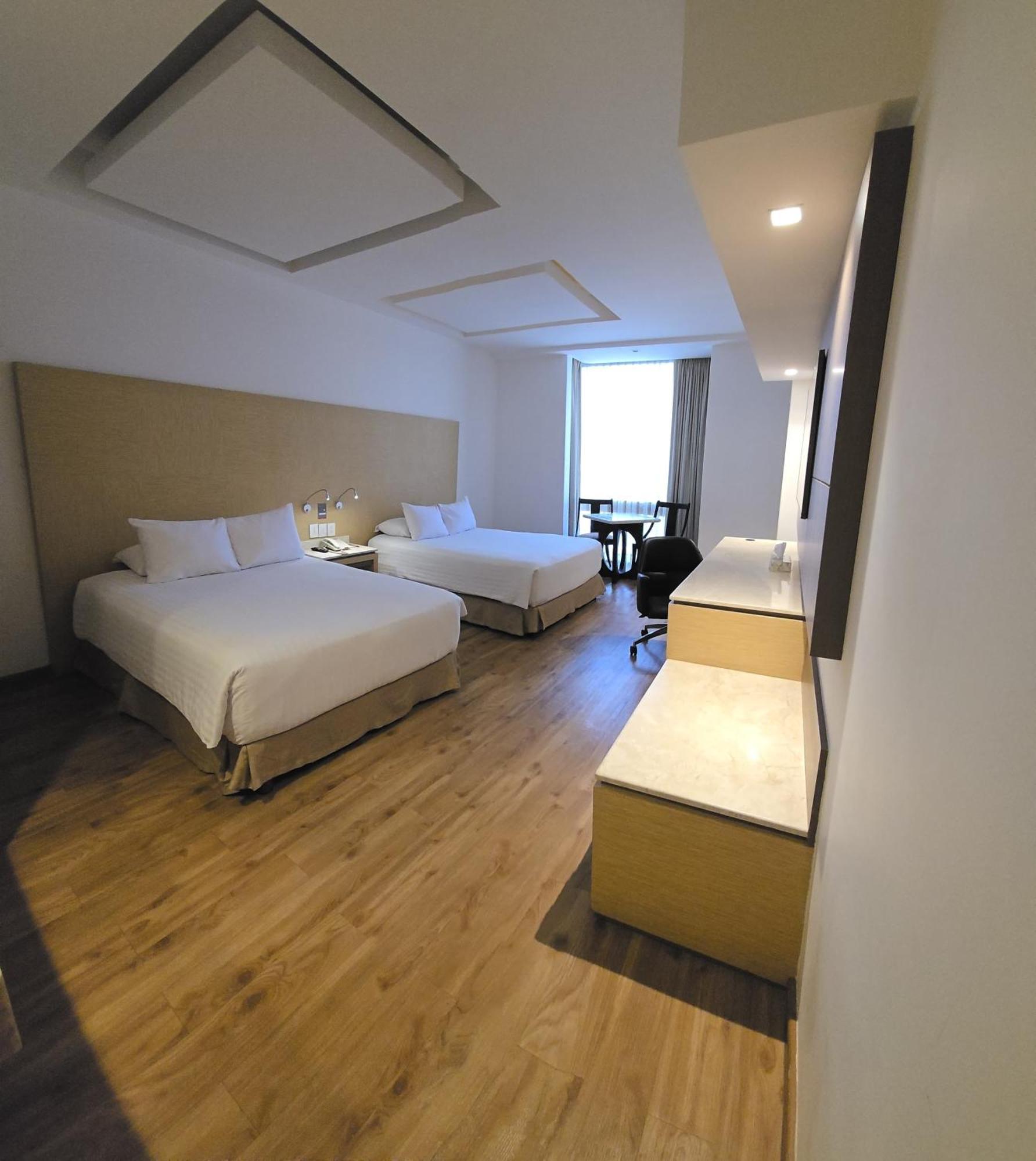 Ramada By Wyndham Mexico City Santa Fe Екстериор снимка