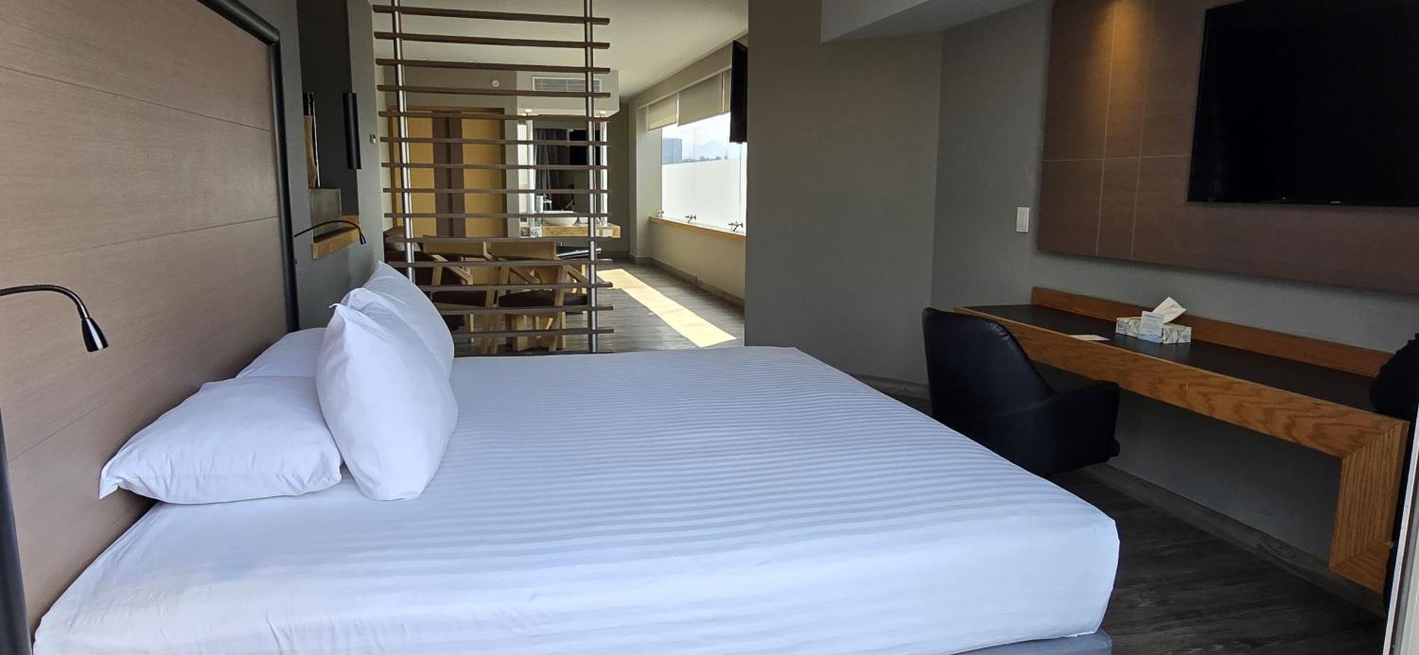Ramada By Wyndham Mexico City Santa Fe Екстериор снимка