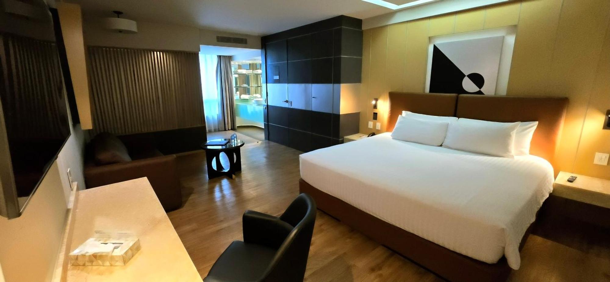 Ramada By Wyndham Mexico City Santa Fe Екстериор снимка
