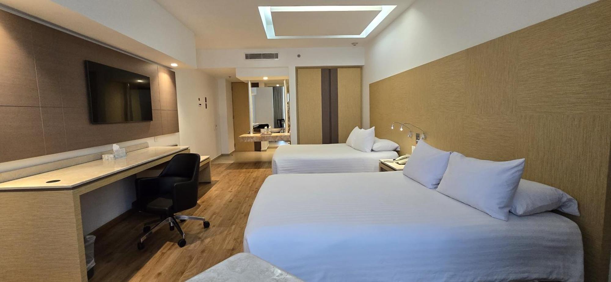 Ramada By Wyndham Mexico City Santa Fe Екстериор снимка