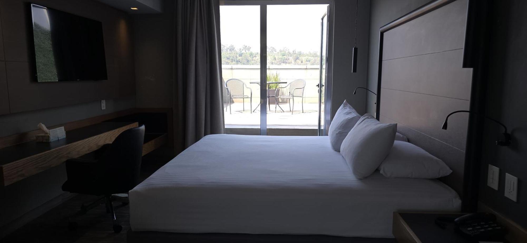 Ramada By Wyndham Mexico City Santa Fe Екстериор снимка