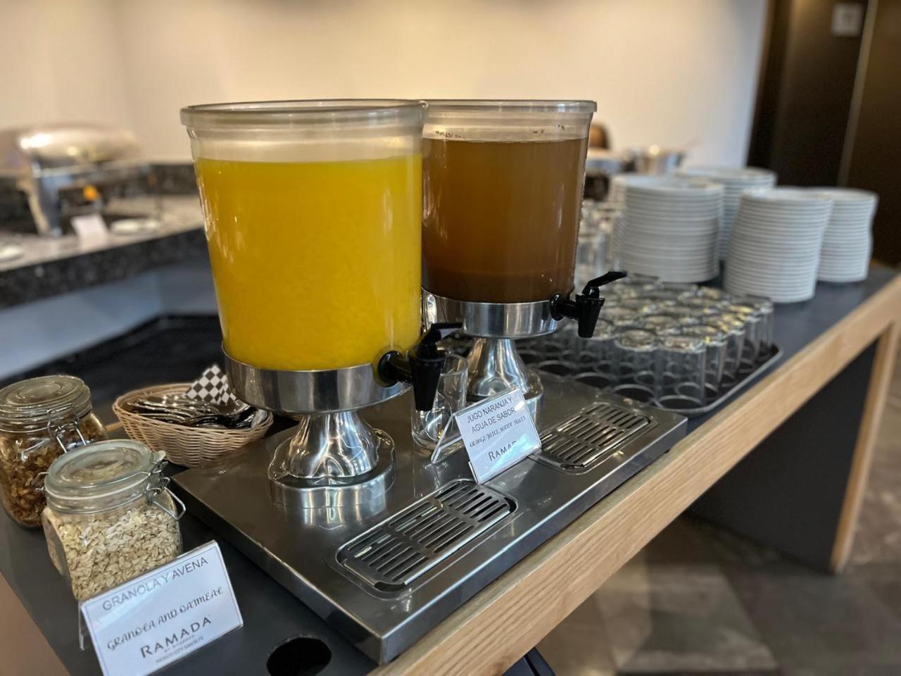 Ramada By Wyndham Mexico City Santa Fe Екстериор снимка