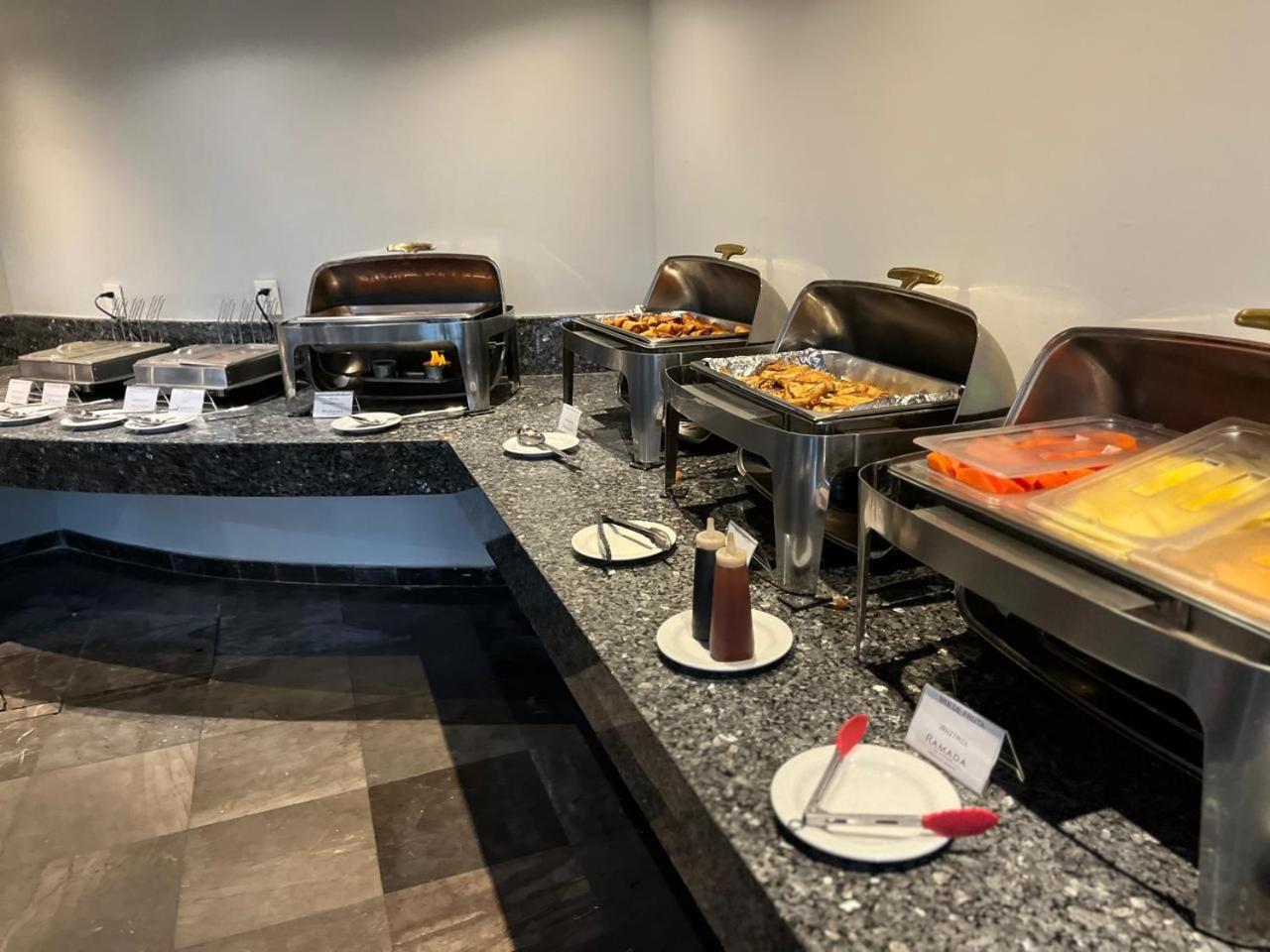 Ramada By Wyndham Mexico City Santa Fe Екстериор снимка